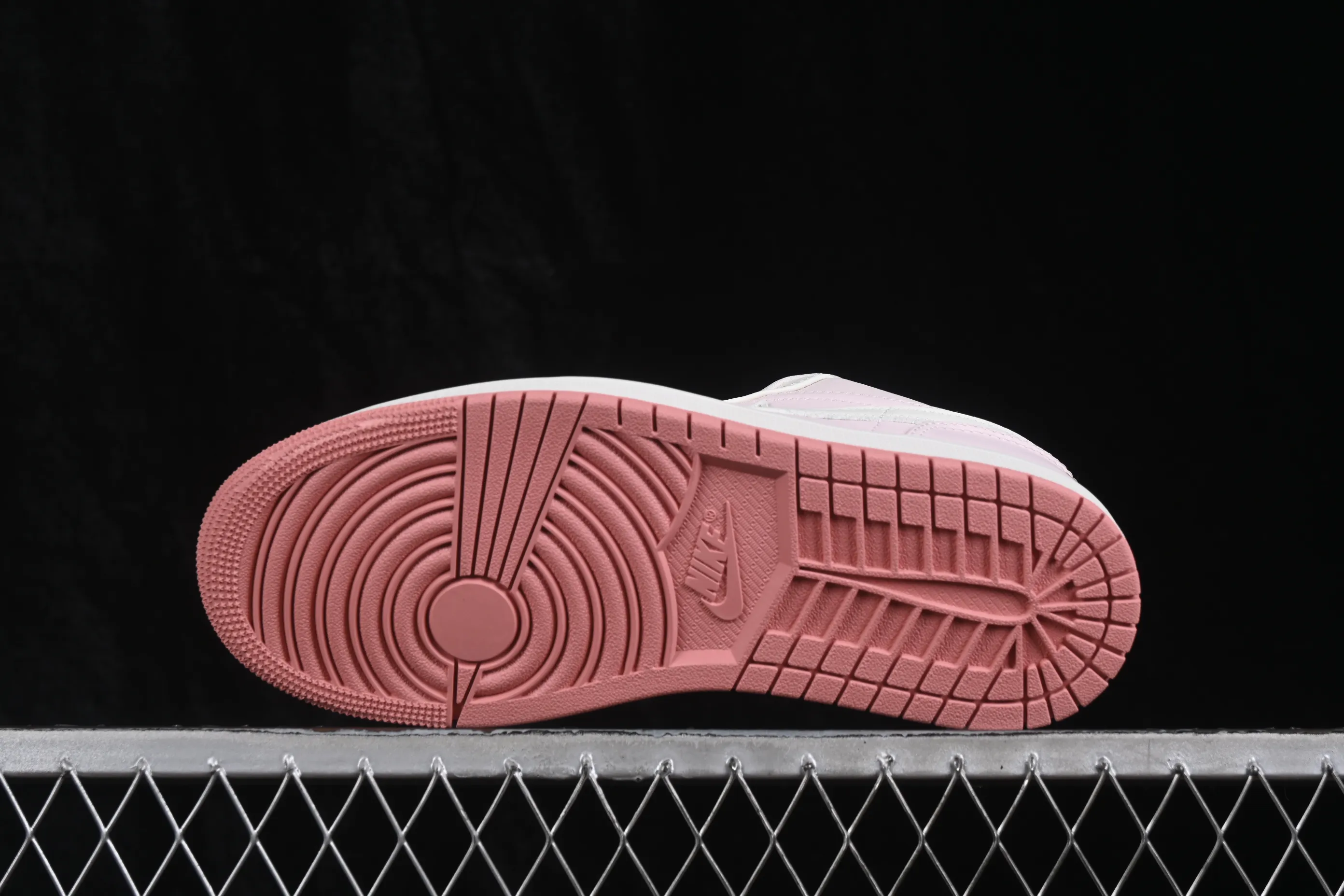 All categories Air Jordan Jordan series basketball shoes Air Jordan 1 Low G version pure original Air Jordan 1 Low AJ1 Joe 1 Sakura pink low-top retro culture basketball shoes IH0823-611
